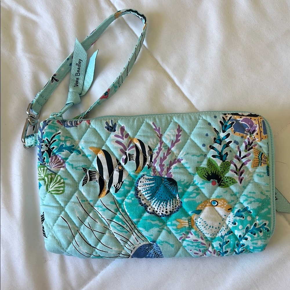 NWOT - Vera Bradley RFID Zip Around Wristlet - Antilles Treasure